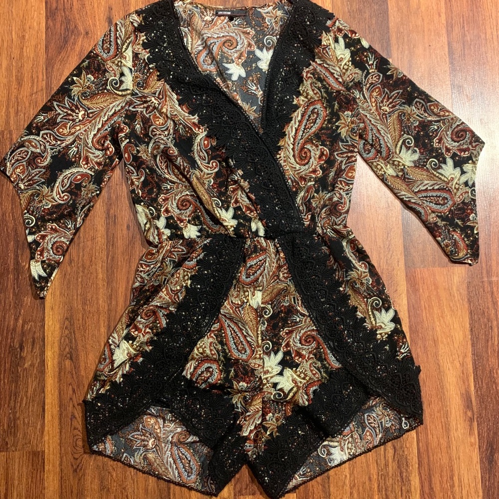 Love Culture paisley and black lace romper 🌴